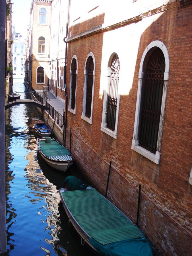 Love Island Venice Ngoại thất bức ảnh