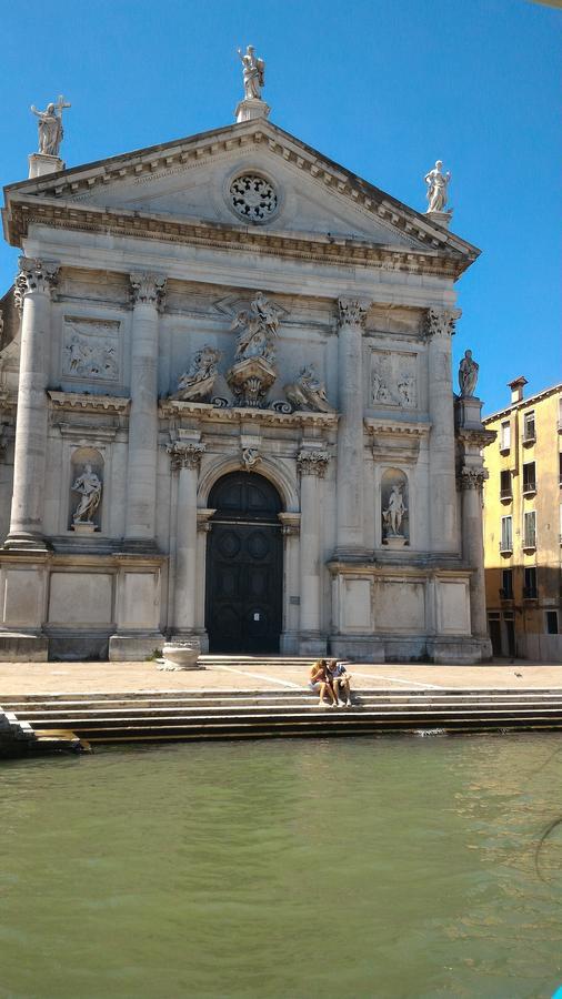 Love Island Venice Ngoại thất bức ảnh